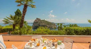 Villa To Ischia With Love - Image 3