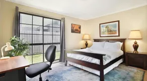 Cozy 3-Bedroom Retreat in Coburg - Image 2