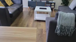 The Grove- 3 Bed Detached House - Free parking- Sleeps 7- Families, Contractors and Group stays- Near Wolverhampton Town Centre and Stadium - Image 2
