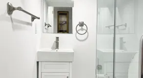 Tidy Private Rooms with Full Kitchen - Image 2