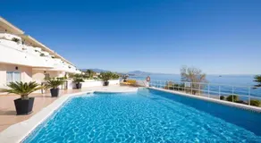 Immaculate 3-Bed Penthouse- Stunning Views - Image 3