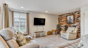 Spacious House with Entertainment Options & Very Close Beach Access - Image 2