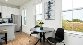 Refined Living in a Vibrant Locale Dream Stay - Image 5