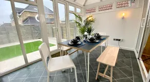 Lovely house in a great location with Parking, WiFi & Smart TV - Near Poole & Bournemouth - Image 3