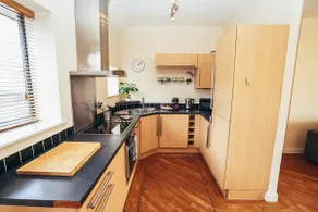 Penthouse 2 Bed Apartment in Derby with Gated Parking - Image 5