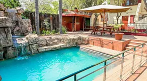 Tudor Lodge Guest House - Image 4
