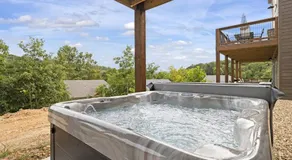 Gorgeous Lake Cabin Hot Tub - Image 5