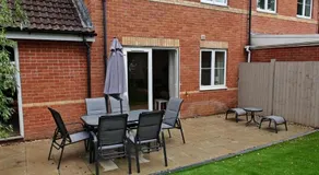 Modern 3 Bedroom house, free parking, town centre - Image 5