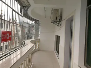 Orange Hotel - Image 5