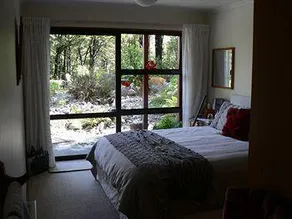 Avarest Bed & Breakfast - Image 2