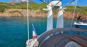 Superbe yacht dans le port de Cannes - Image 5