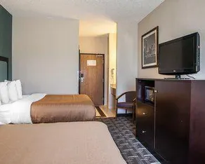 Econo Lodge - Image 2