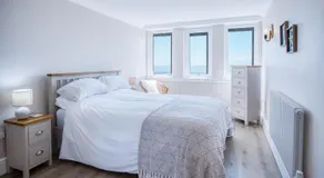 Waterfront 1 - 1 Bedroom Apartment - Wisemans Bridge - Image 2