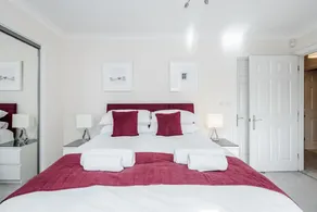 Roomspace Serviced Apartments - Royal Swan Quarter - Image 5