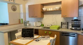 Spacious apartment in Charleroi 100 m² with parking 5 ppl - Image 4