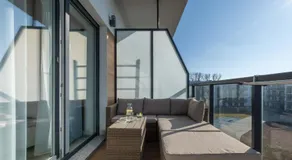 Cozy Studio with River View Spadochroniarzy with Parking & SPA by Noclegi Renters - Image 5