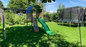 Modern 2 bedroom cottage close to airport and town - sleeps 8 - Image 5