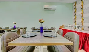 Hotel The Benz - Image 2