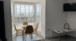 Bay view apartment - Image 2