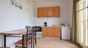 Olive Garden Studios & Apartments - Image 5