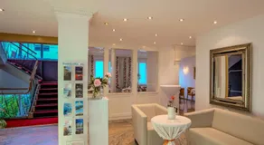 Hotel Central - Image 2