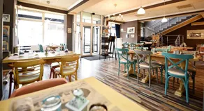 ArtMotel & Bistro - Image 2