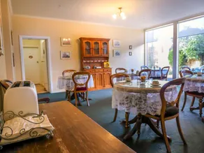 Toorak Manor Hotel Free Parking - Image 4