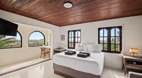 Million dollar view Spanish Hacienda Style Luxury Villa in Jan Thiel - Image 2