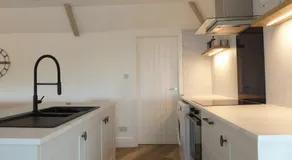Beach View Apartment - Image 3