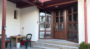 Podkrovní garsonka s parkováním zdarma - Image 2