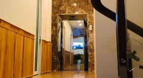 Spring Hotel - Image 5