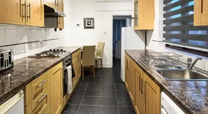 1 Bed Central Grantham - Sleeps 4 - Garden - Amaya Two - Free Gym Access - Image 2