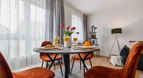 Comfort Apartment - Self-Check-in - 2 Schlafzimmer - bis 5 Pers - Zentrumnah - Parkplatz - WiFi - Balkon - Image 2