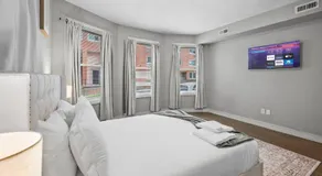 Spacious 3BR / 2BA Fort Hill Penthouse | Sleeps 6 - Image 5
