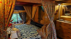 Wizards Thatch Medieval Styled Suites with Four Poster Beds - Image 2