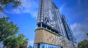 Entire flat w infinity pool and 5m walk to Fort Valley station - Image 5