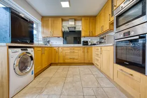 Modern 3 Bedroom 2 Bath House with Parking, Wednesbury, Birmingham - Image 5
