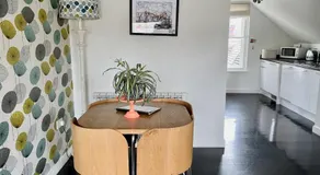 Tasteful apartment moments from the beach, Bunting by Whitstable-Holidays - Image 5