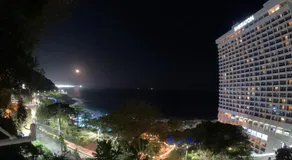 Em frente à praia, com vista e som do mar - Image 3