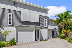 Bright 3-Bed Home Near Maroochydore Beach - Image 4