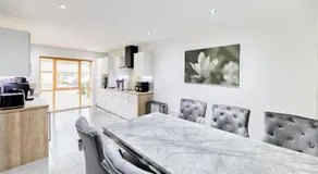 Haven - Spacious Luxury Home perfect for families, couples and contractors! 5mins to Xscape and Junction 32! - Image 5