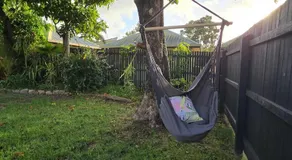 Pet-Friendly Tropical Yard Walk to Rainbow Beach - Image 4