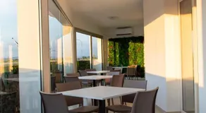 Global Hotel - Image 2