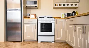 Royal Bliss Apartment Suites - Image 4
