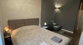 Kingsize bed SELF CHECK IN & Smart tv - Image 2