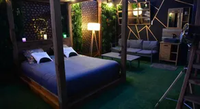 Suite Luxure : Nîmes, France - Image 2