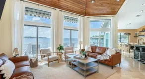FEATURED ON HGTV'S MY LOTTERY DREAM HOME! Private dock, 15 minute boat ride to Crab Island, 20 minute drive to Destin, Pet Friendly - Image 3
