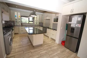 Luxurious and with beautiful views - Image 3