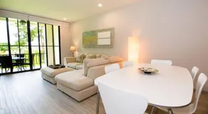 Schicke minimalistische Wohnung mit Schwimmbad, Whirlpool und Zugang zum Beach Club - Image 4