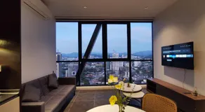 Scarletz Suites KLCC by De Harlequins Guesthouse - Image 5